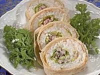 Яичный рулет с рисовой начинкой